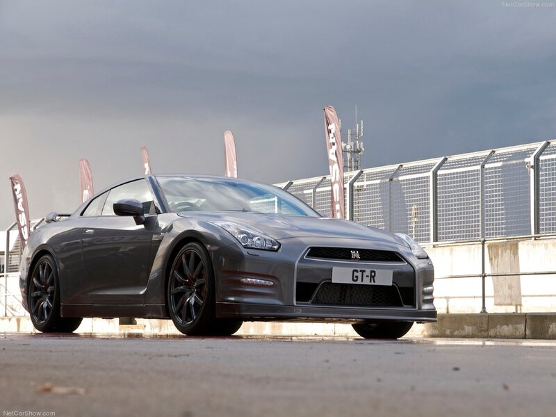 Gray Nissan Gt-r