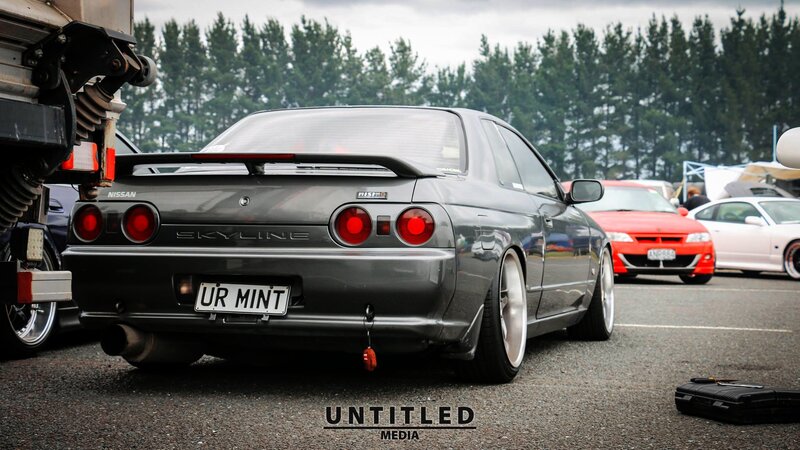 Gray Nissan Skyline — Calm