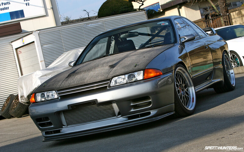gray nissan skyline with carbon hood