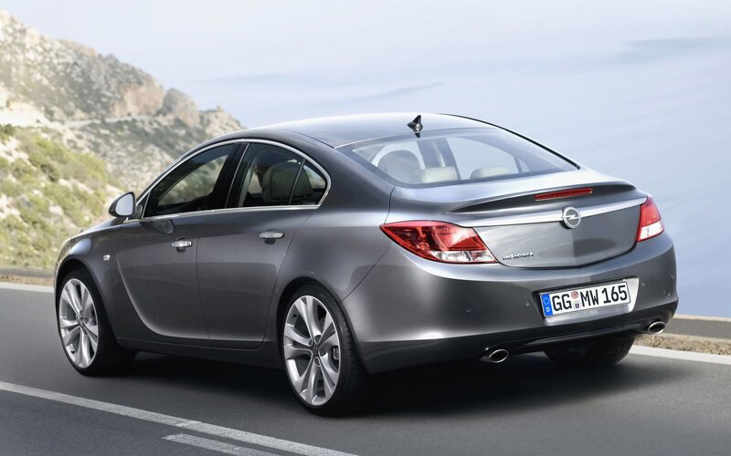 Gray Opel Insignia on coastal road
