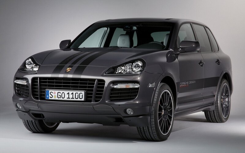 Gray Porsche Cayenne — Neutral