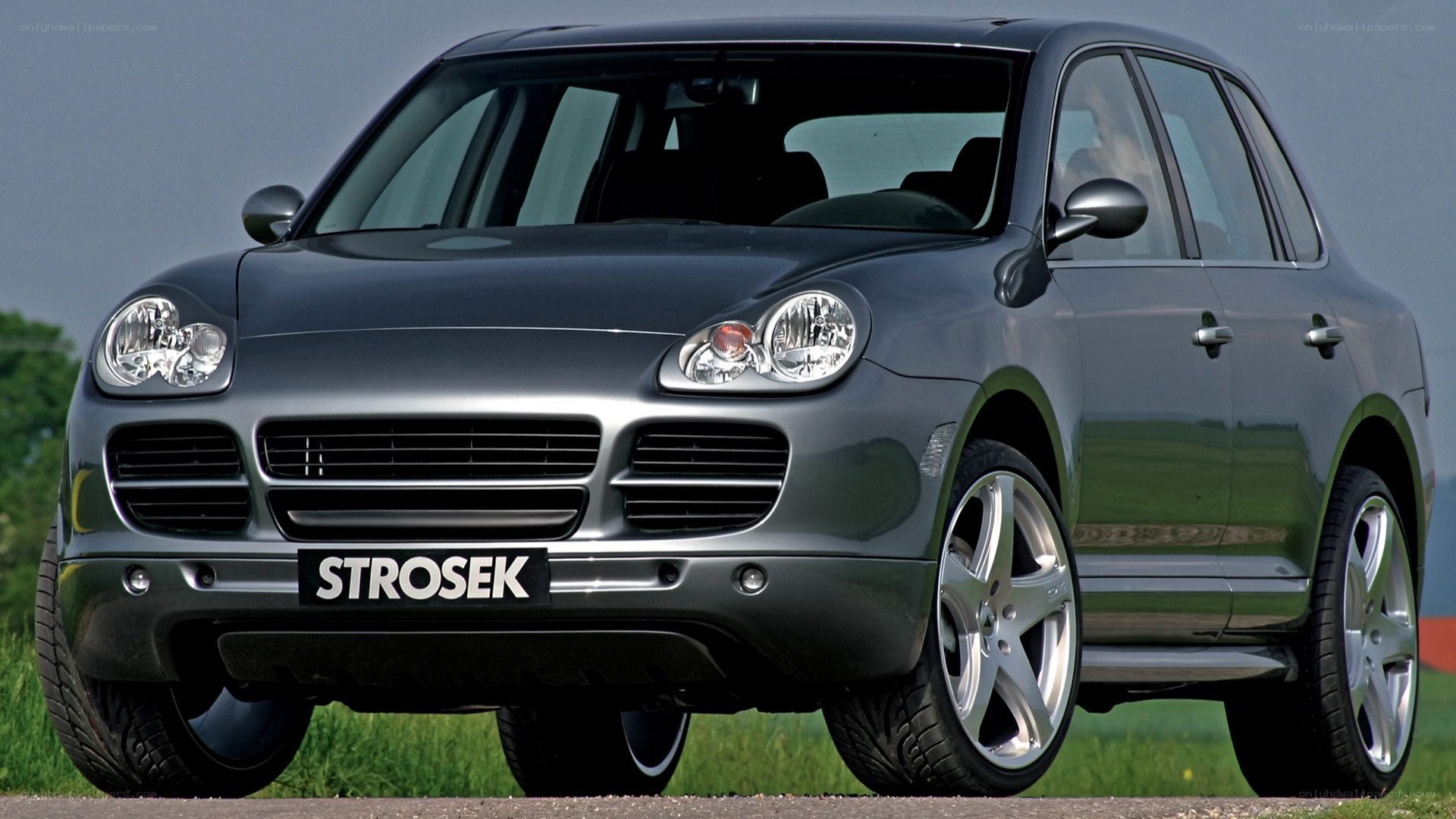 gray porsche cayenne suv