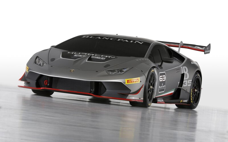 Gray Race Car — Dynamic