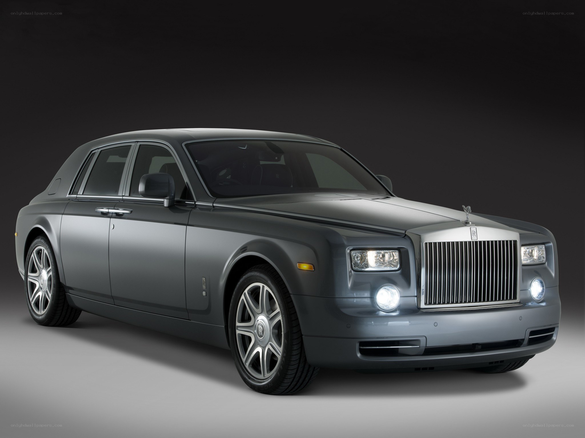 Gray Rolls-Royce Phantom