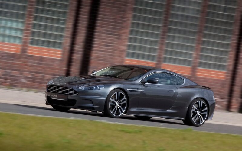 Gray Sports Car — Dynamic