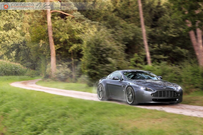 Gray Sports Car — Green, Dynamic