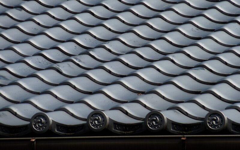 gray tiled roof pattern