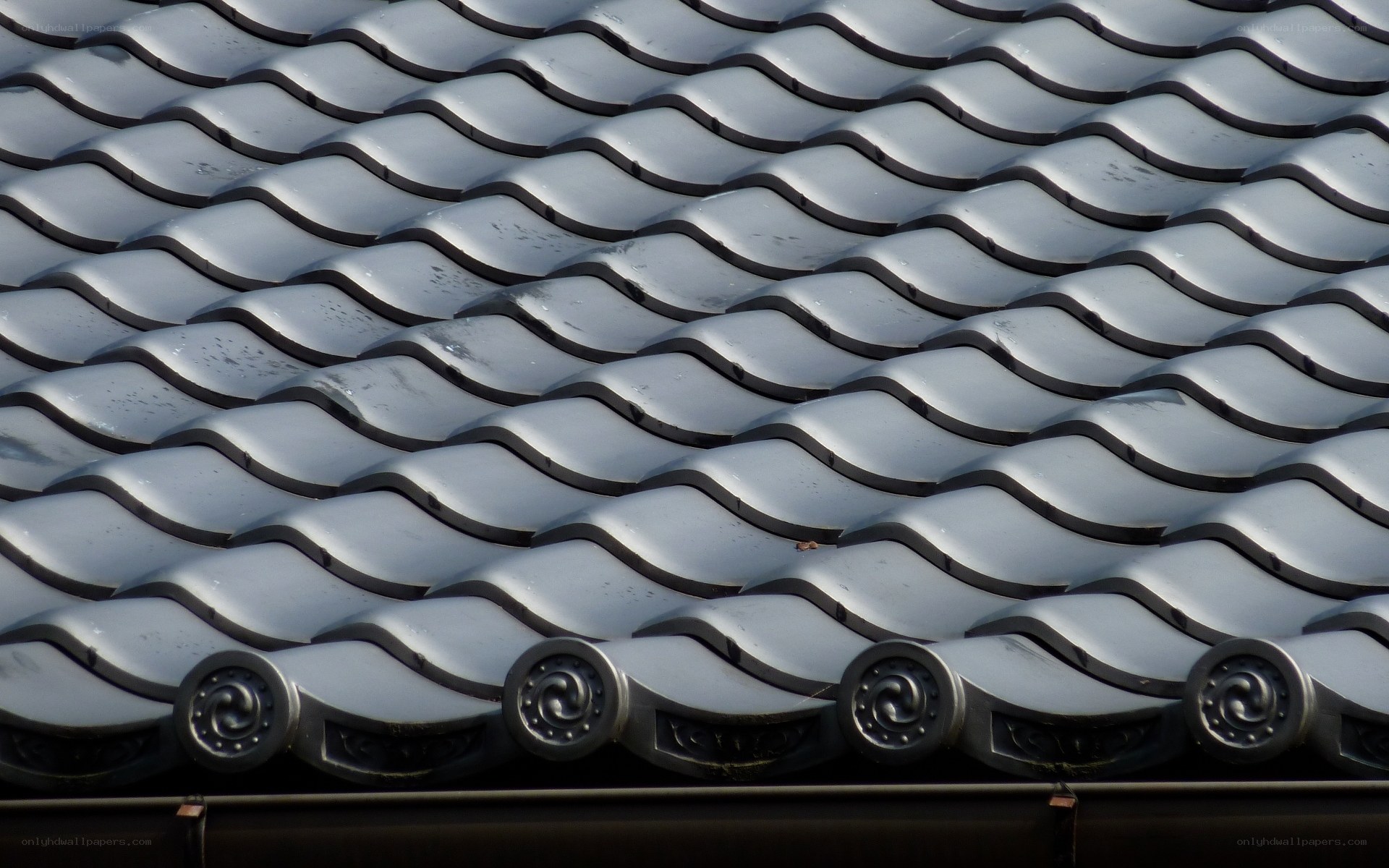 gray tiled roof pattern