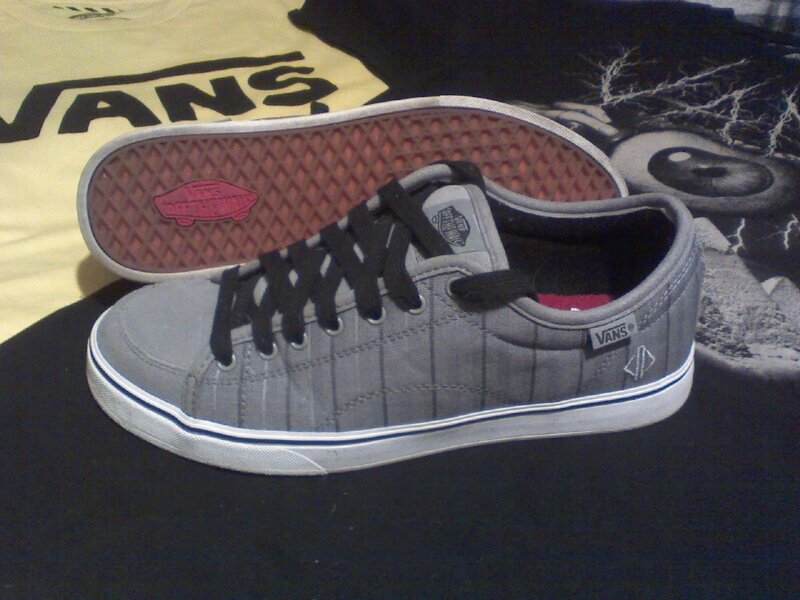 gray Vans skate shoe