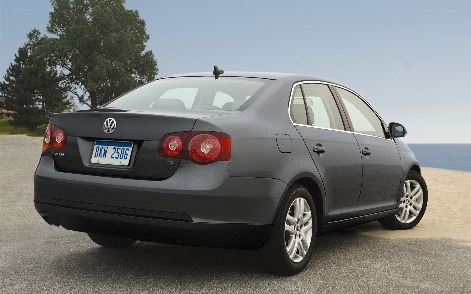 Gray Volkswagen Jetta sedan