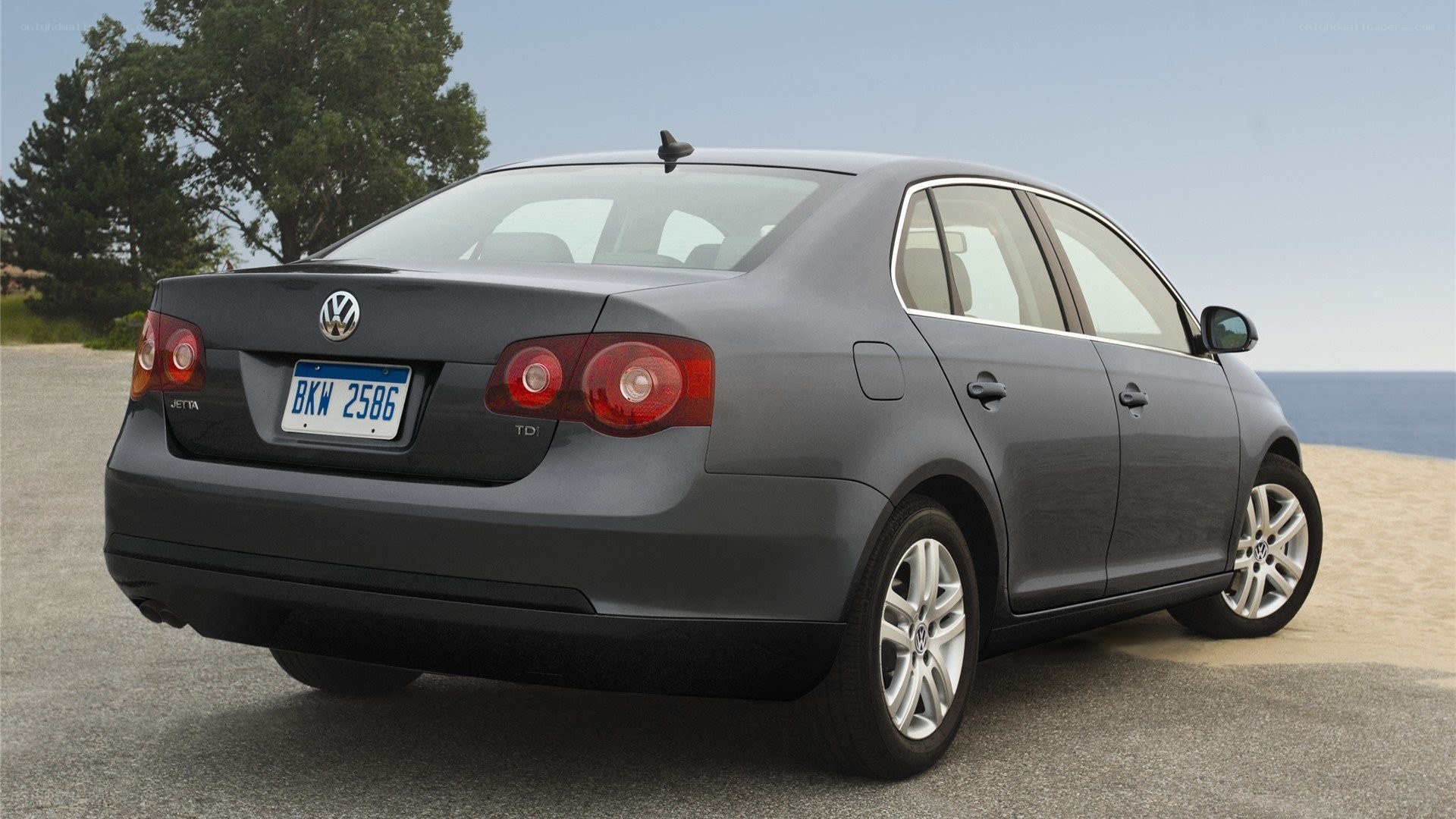 Gray Volkswagen Jetta sedan