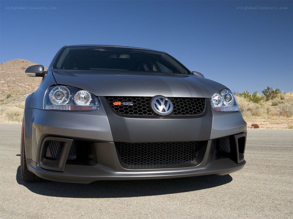 gray volkswagen r32 car
