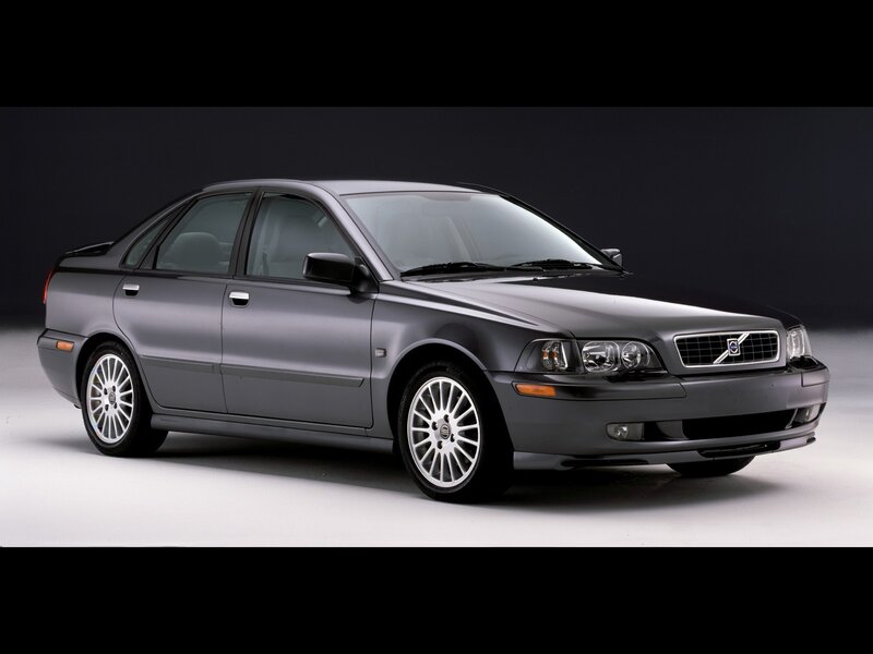 gray volvo sedan