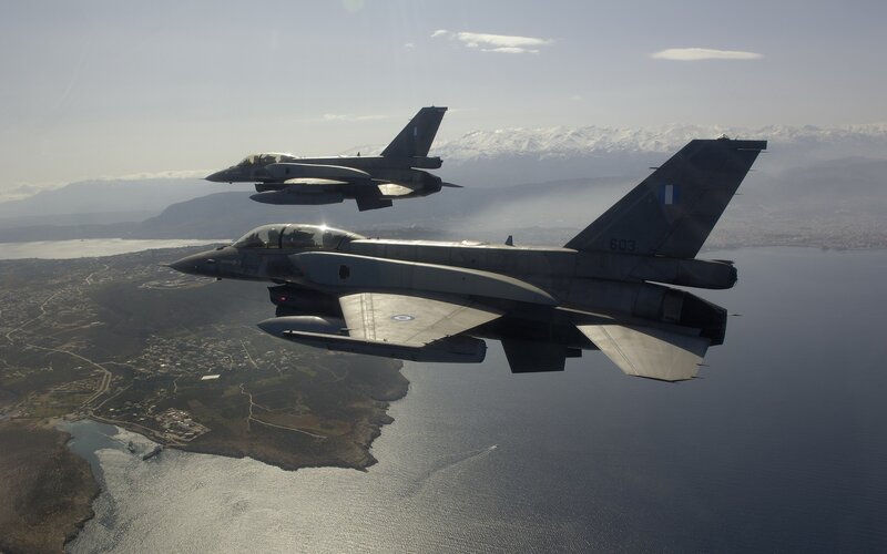 Greek F-16s in flight