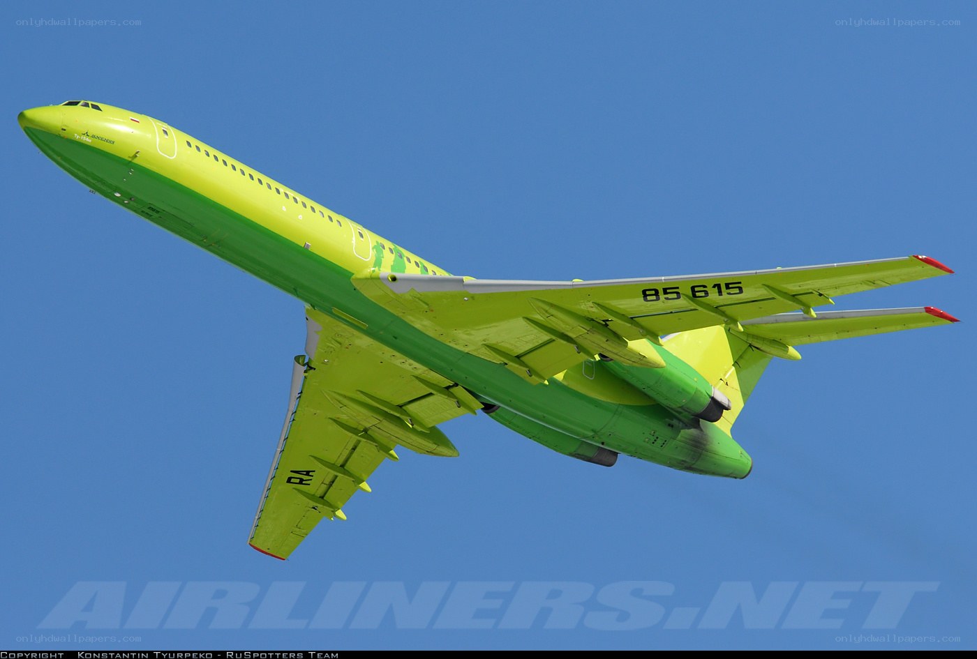 green airplane in flight