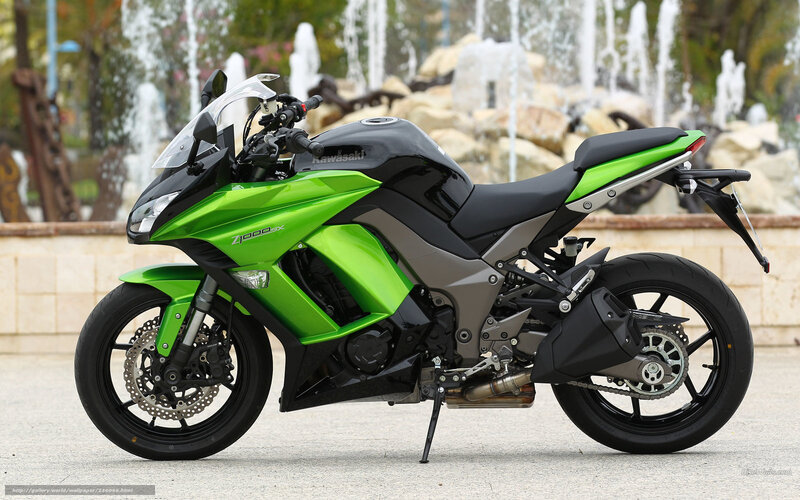 Green and Black Motorcycle — Calm, Afternoon