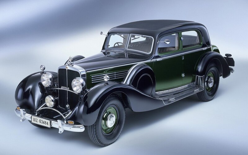 Green and Black Vintage Car — Dramatic, Photograph
