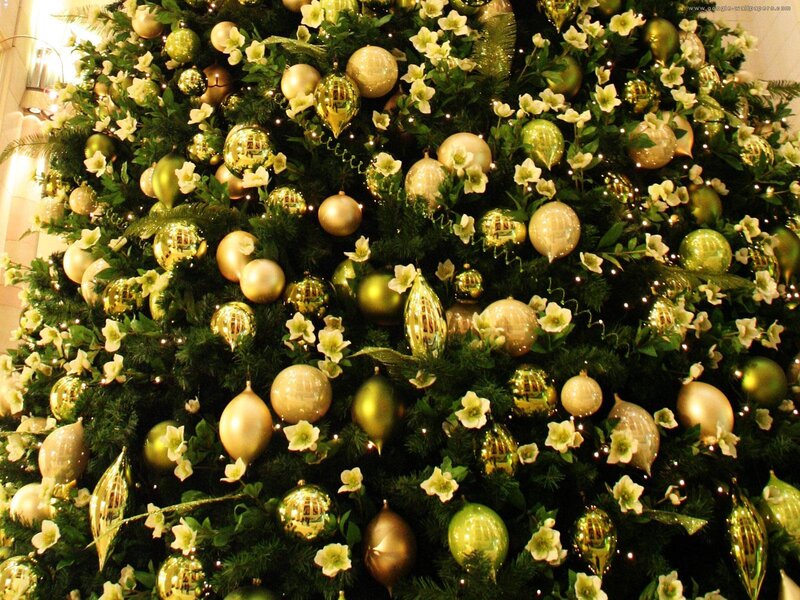 Green and Gold Christmas Tree