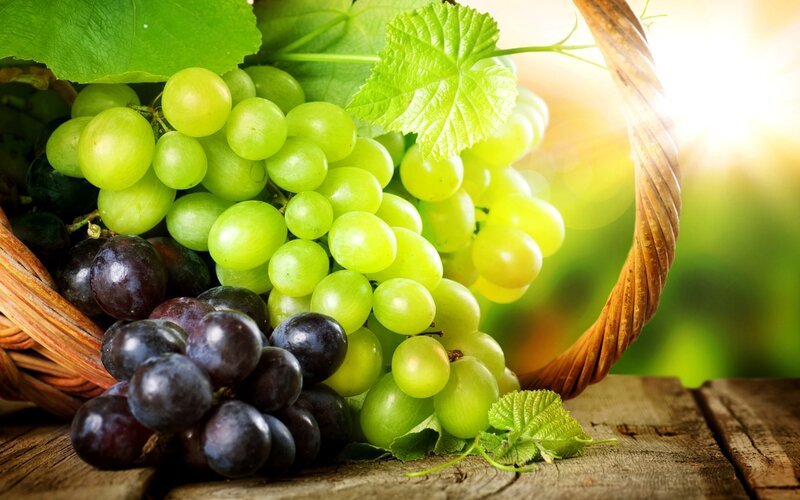 Green and Purple Grapes — Natural