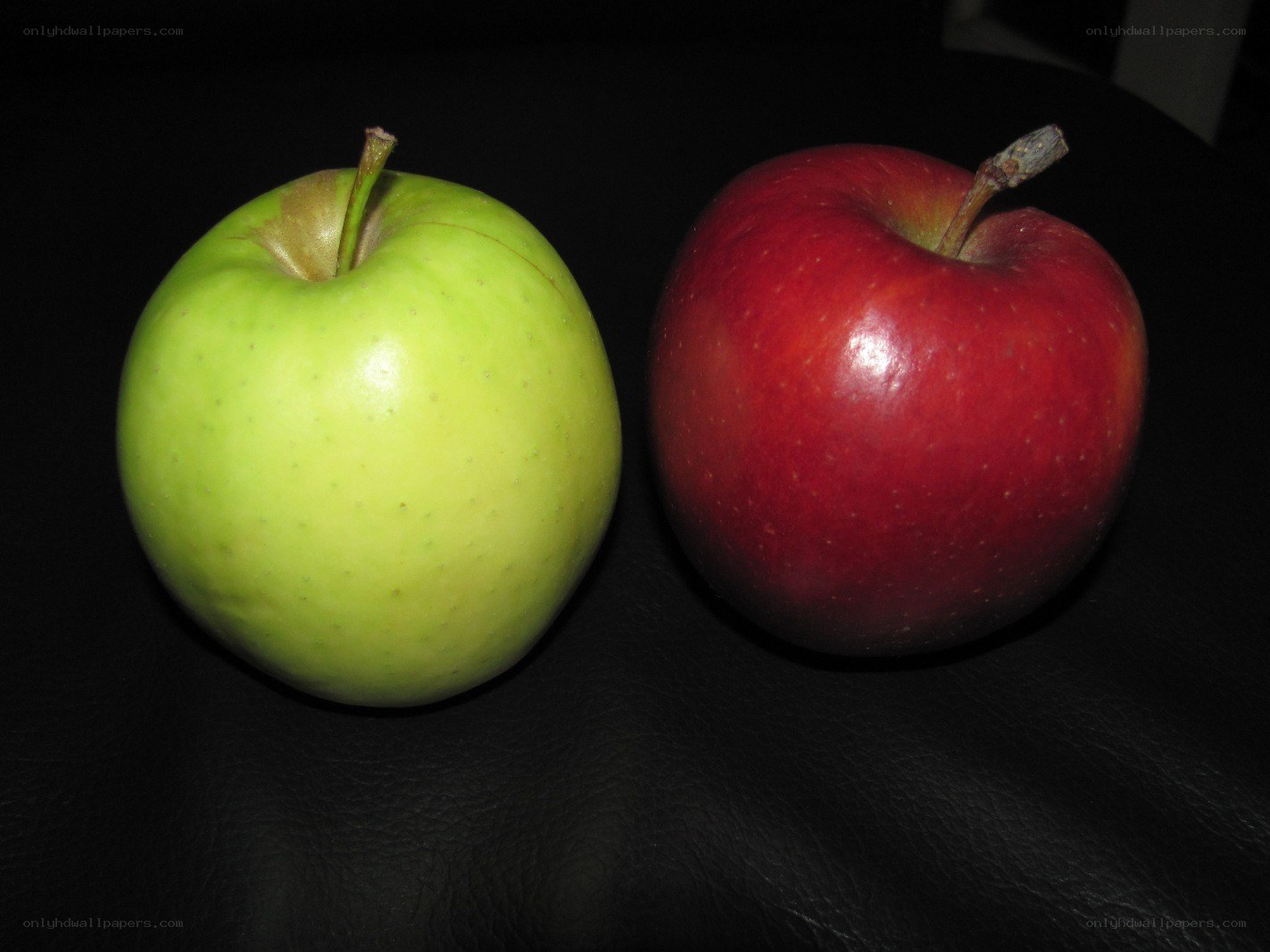 green and red apples