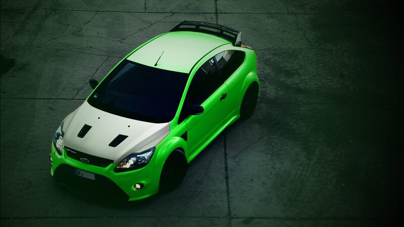 Green and White Car — Dark