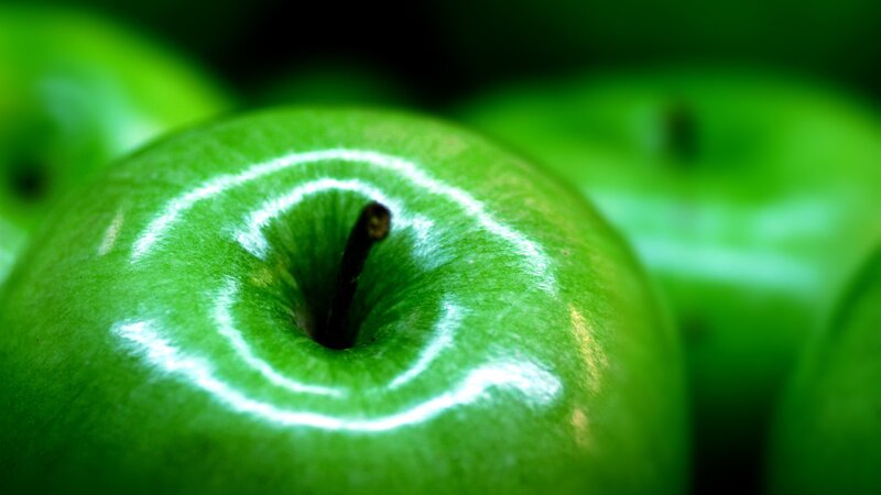 Green Apple Close-up — Natural