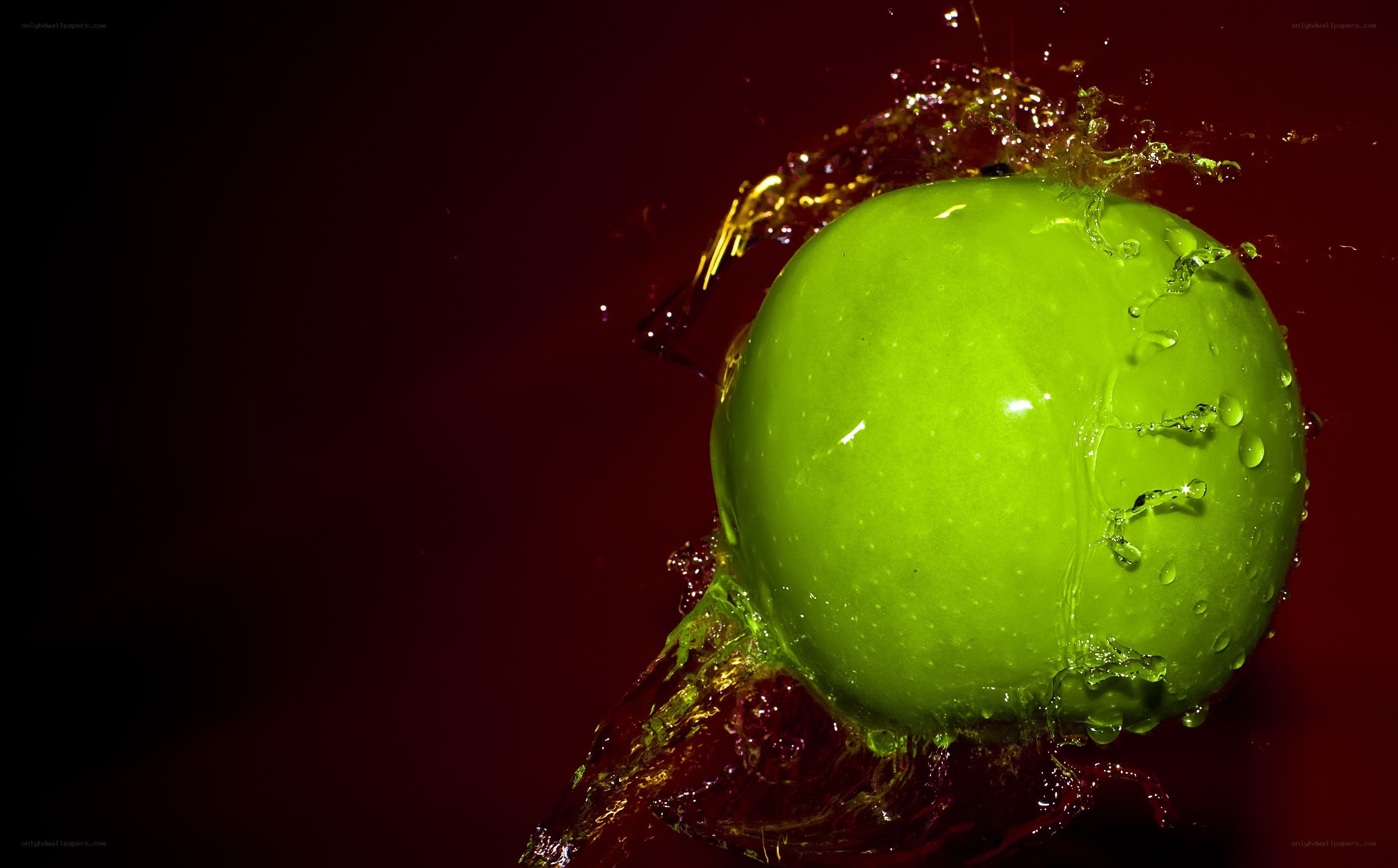 green apple splashing in liquid
