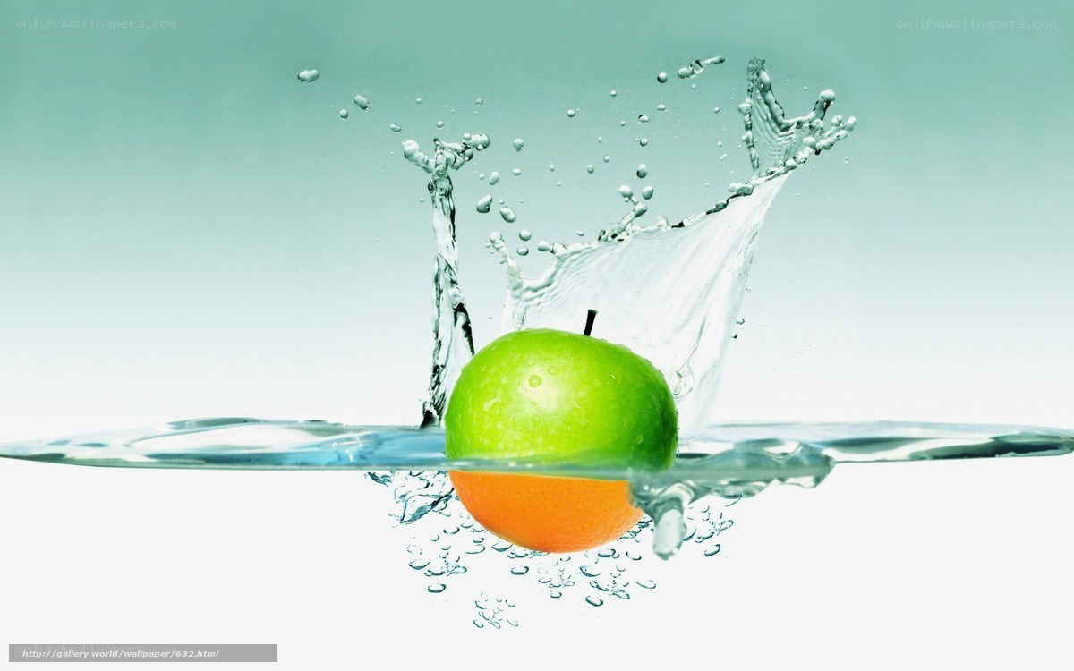green apple splashing in water