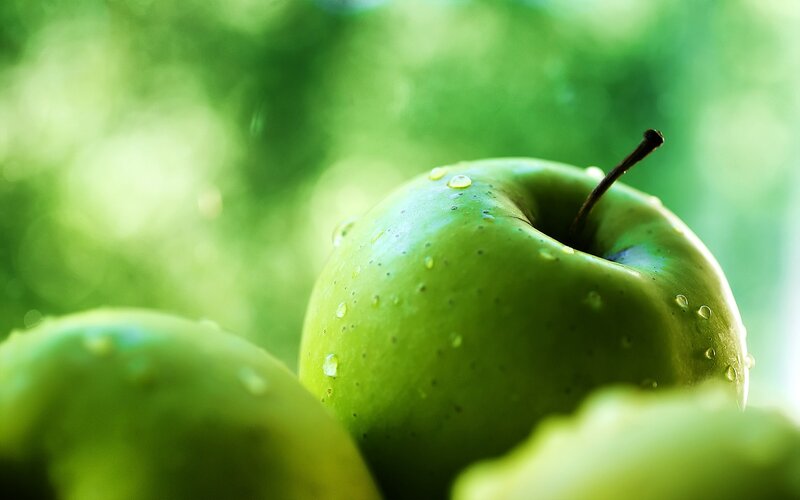 Green Apple with Water Droplets — Fresh, Photograph, Water Droplets, Stem, Background