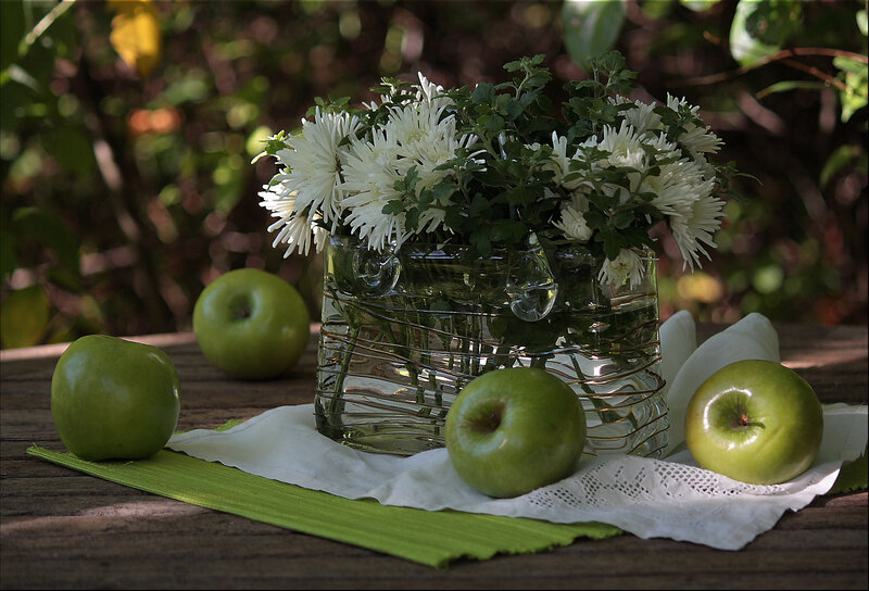 Green Apples and Flowers — Serene