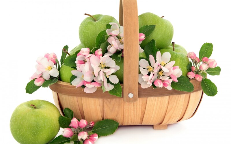 Green Apples in Basket — Serene, Spring