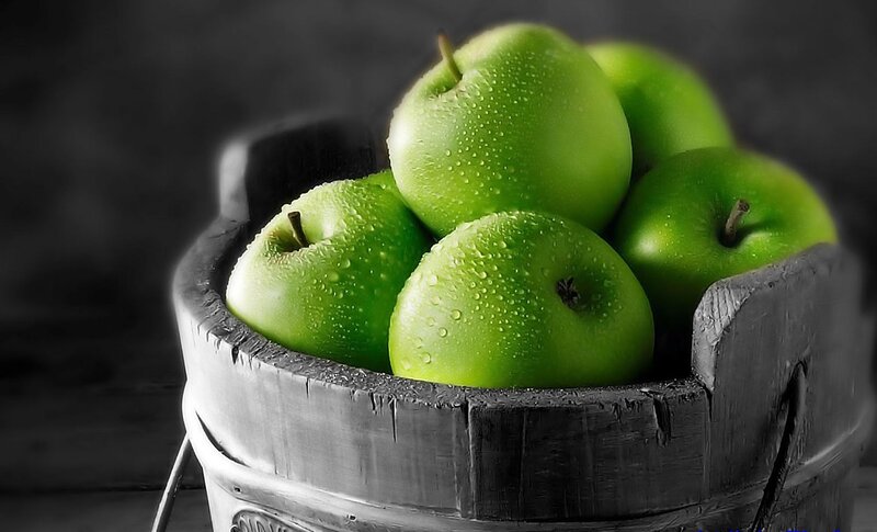Green Apples in Bucket — Dramatic, Photograph