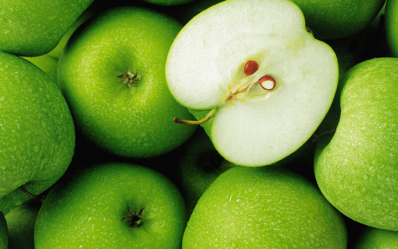 Green Apples in Pile — Fresh