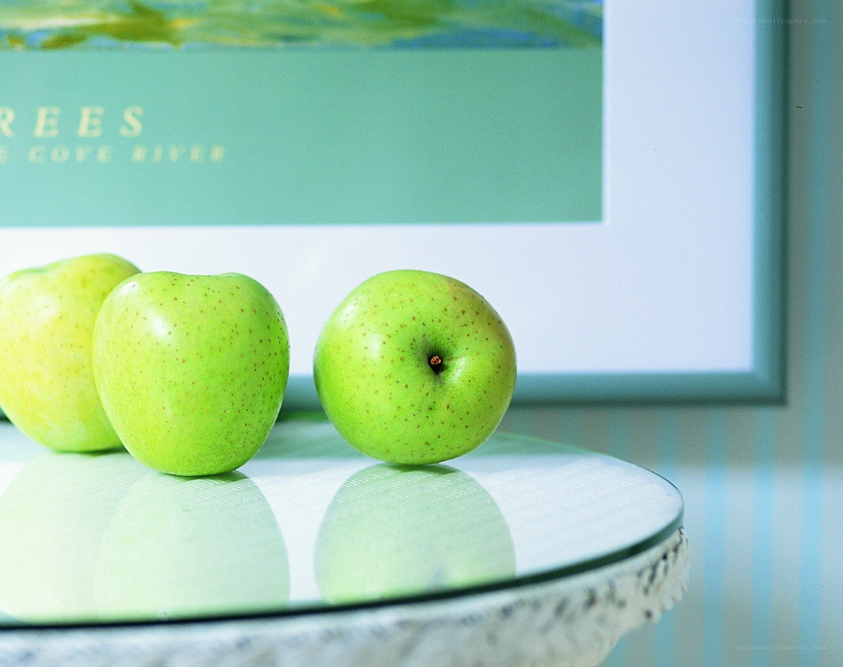 green apples on a table