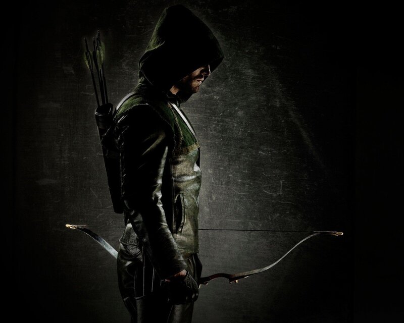 Green Arrow in dark setting
