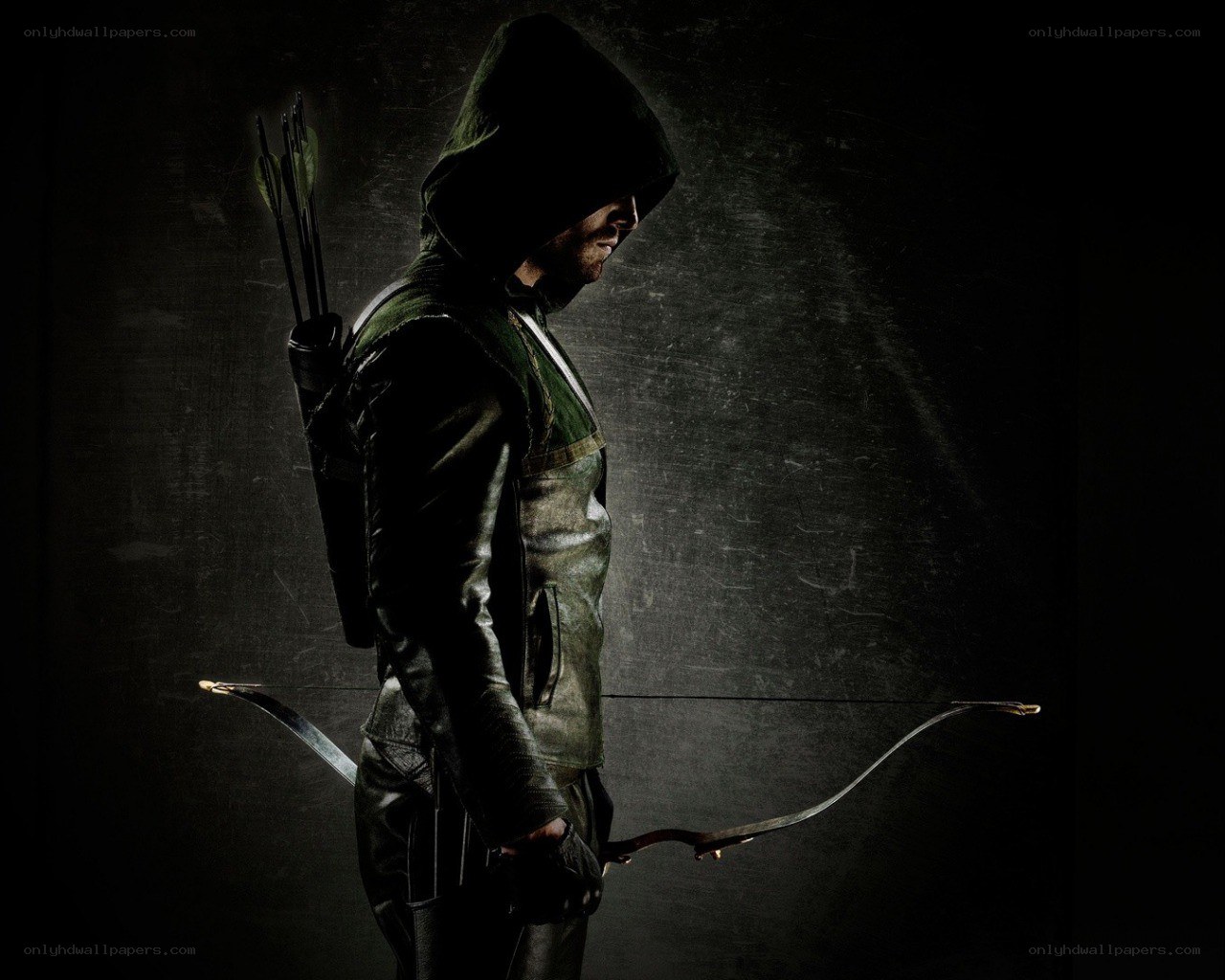 Green Arrow in dark setting