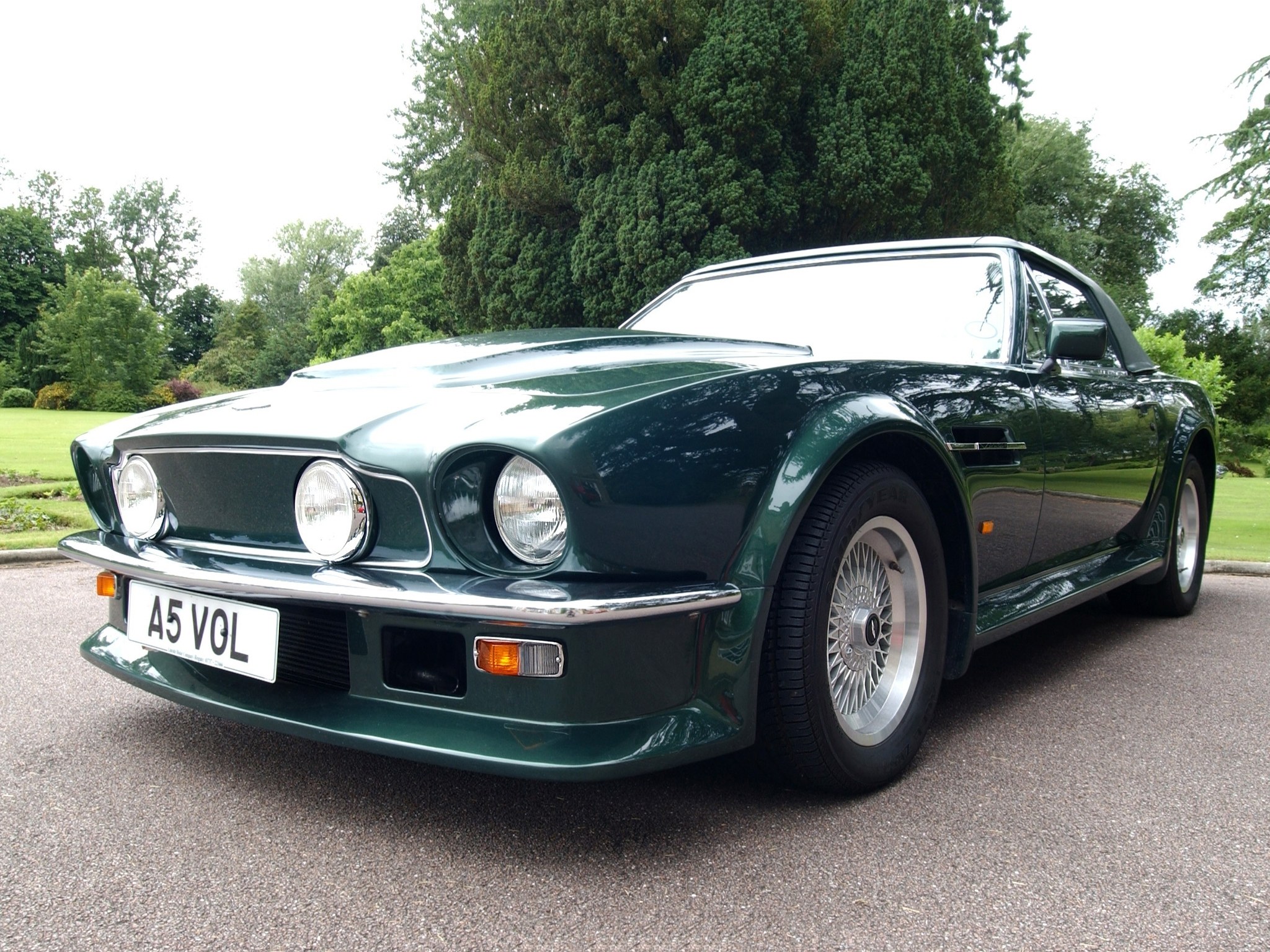 Green Aston Martin V8 Vantage