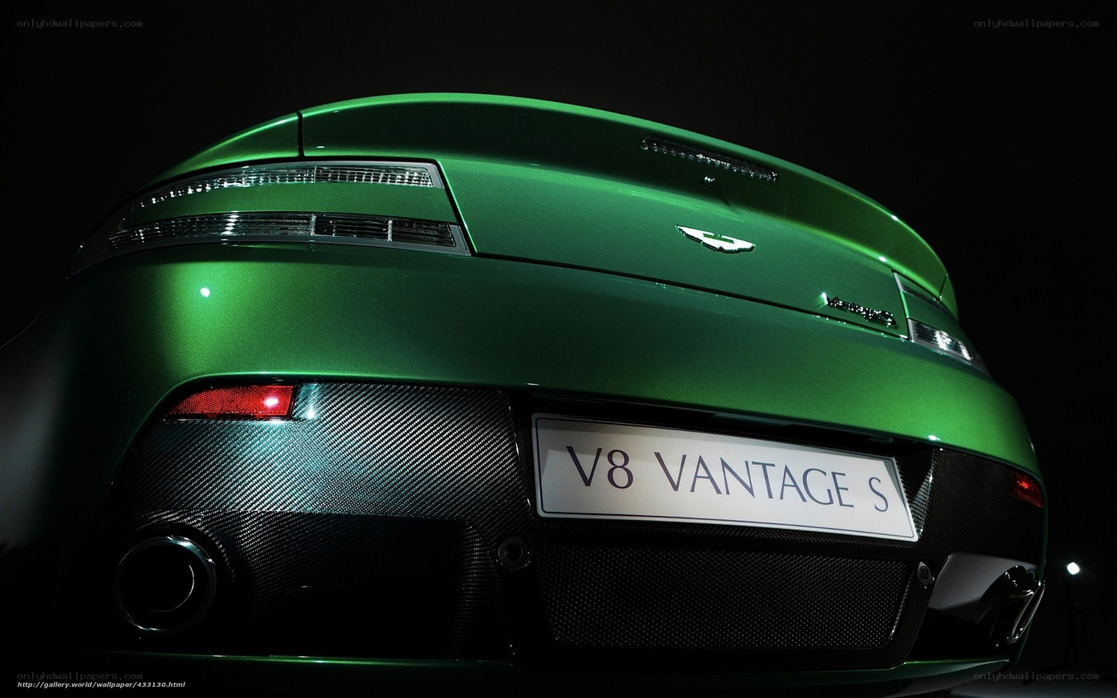 Green Aston Martin V8 Vantage S