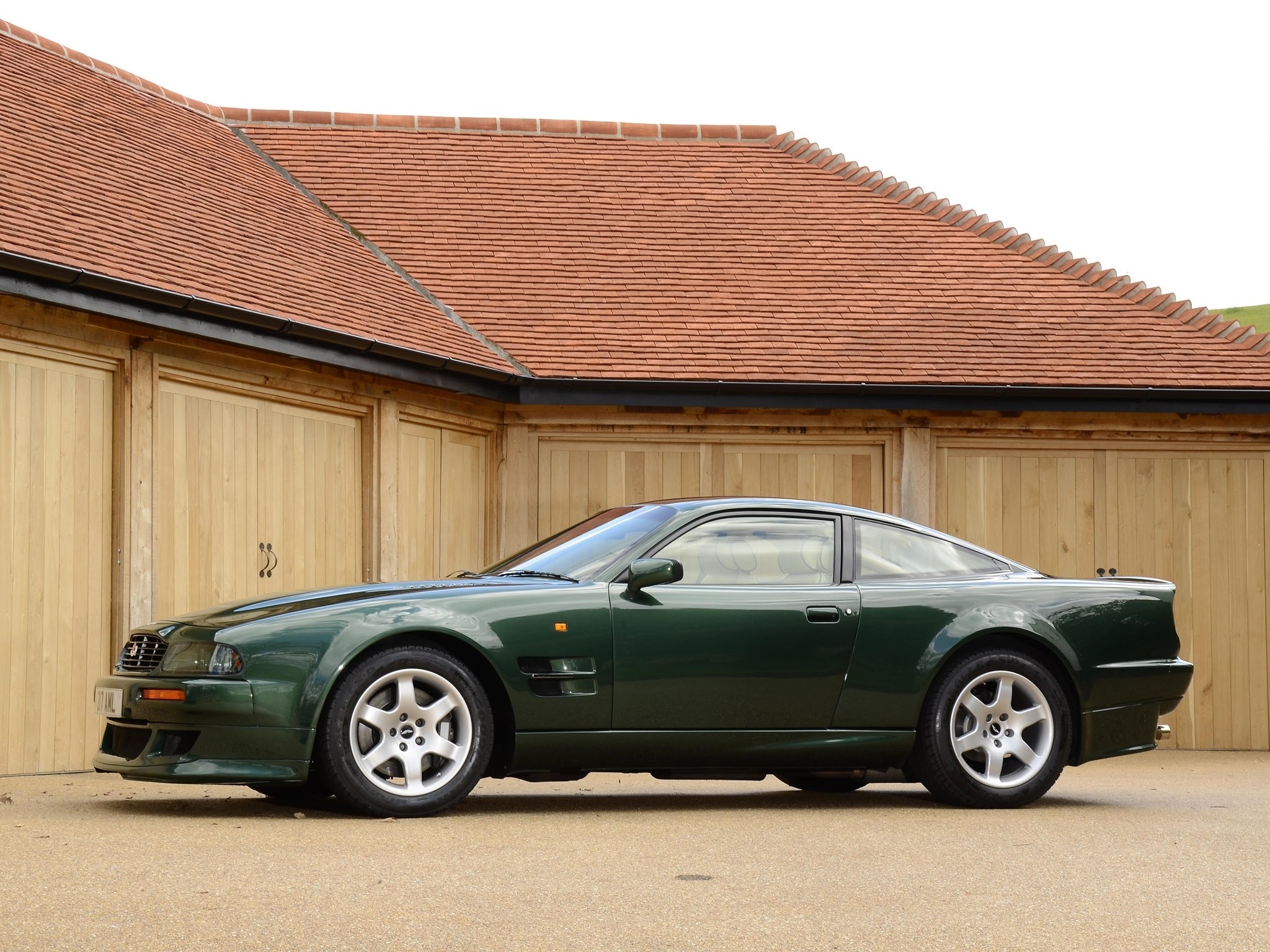 Green Aston Martin V8 Vantage