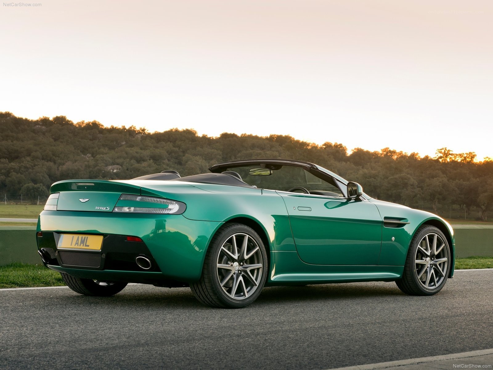 Green Aston Martin Vantage S