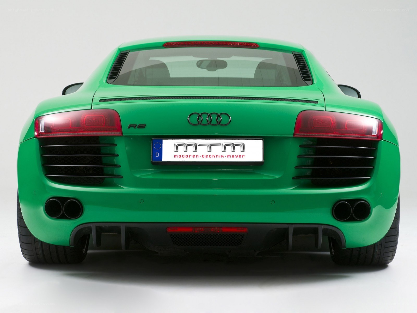 green audi r8 rear view