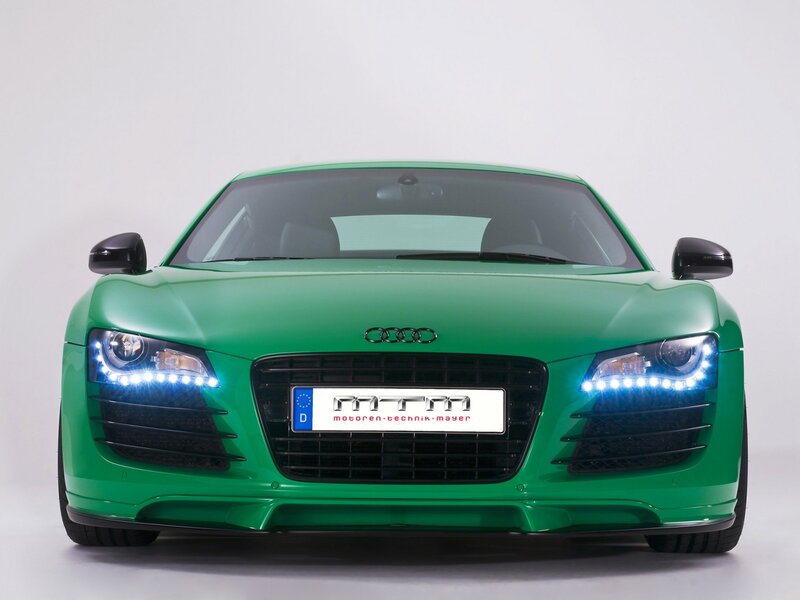 green audi r8 sports car