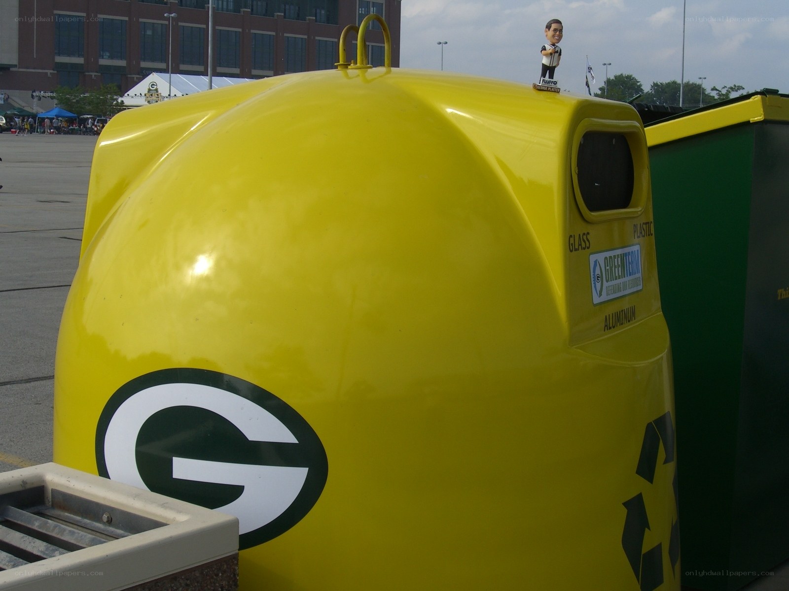 Green Bay Packers recycling bin
