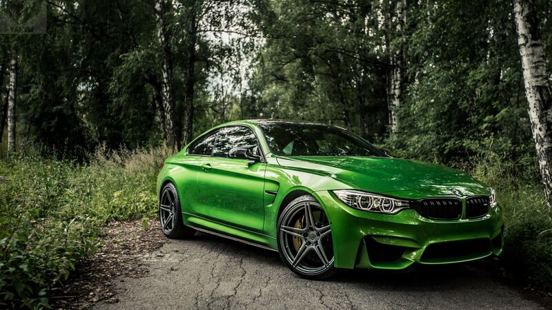 Green Bmw M4 Coupe — Dramatic