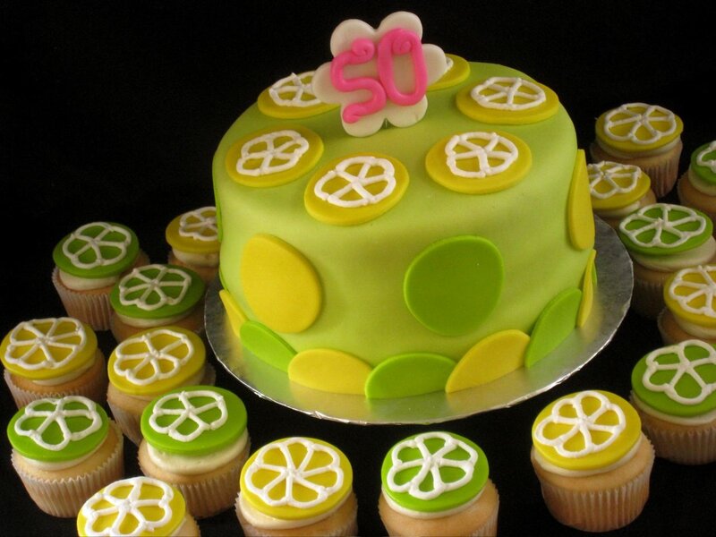 Green Cake with Cupcakes