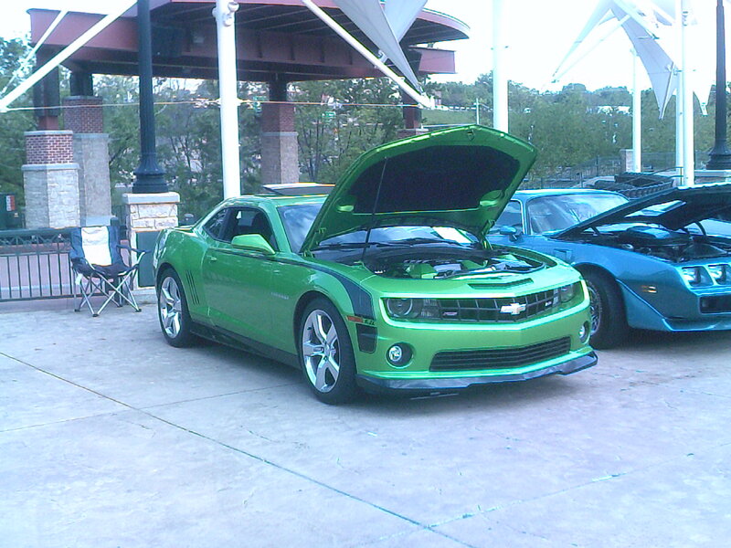 Green Camaro Car — Calm