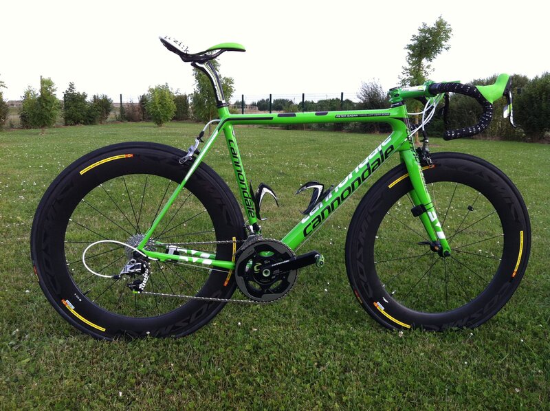 green cannondale road bike
