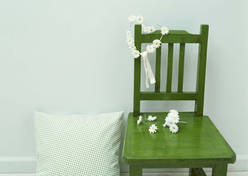 green chair with daisy garland