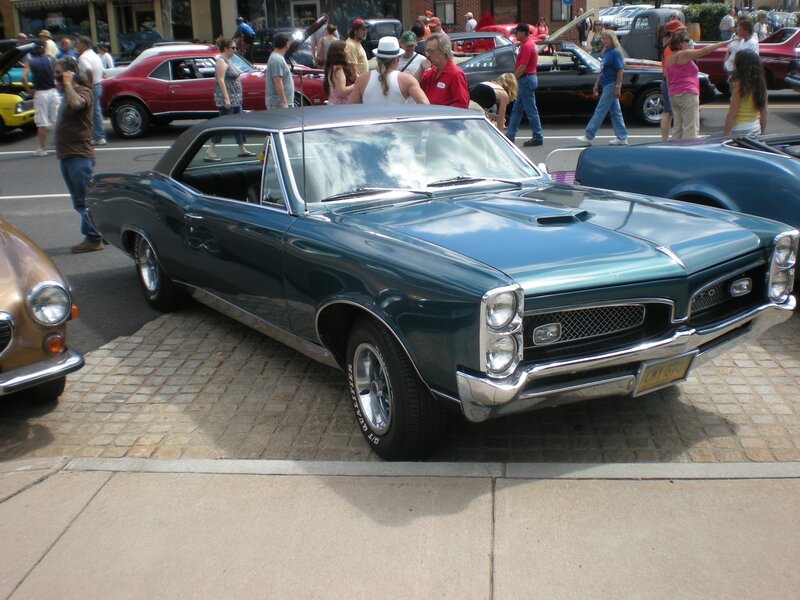 Green Classic Car — Blue