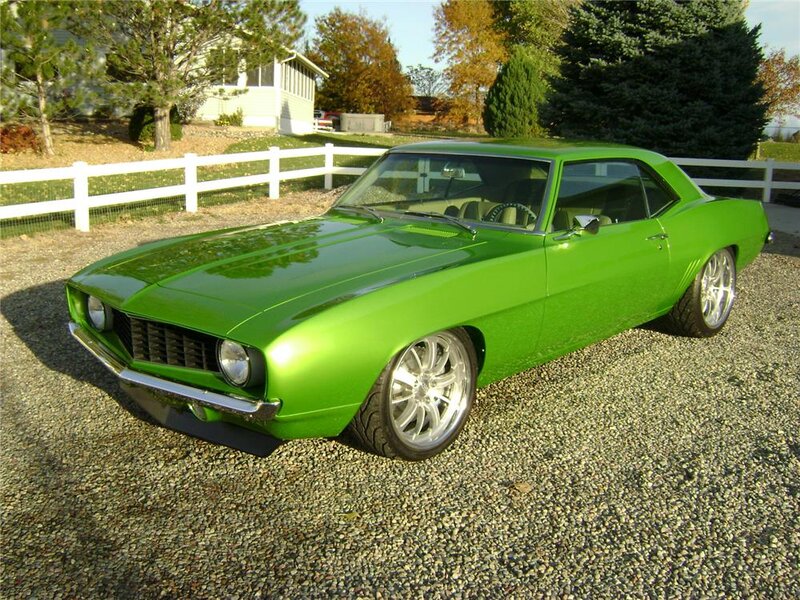 Green Classic Car — Calm, Autumn